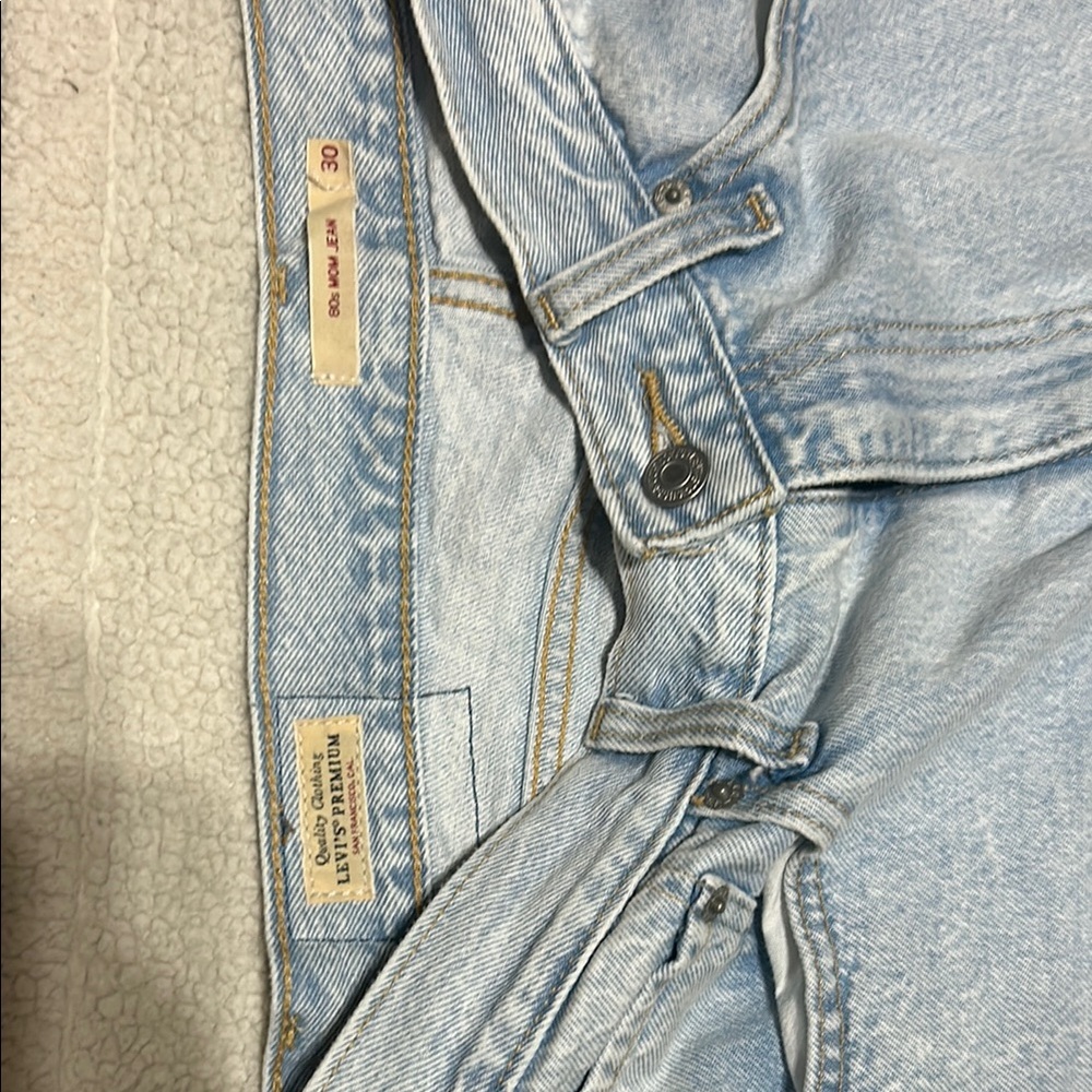 Levi's High Rise Light Blue Jeans